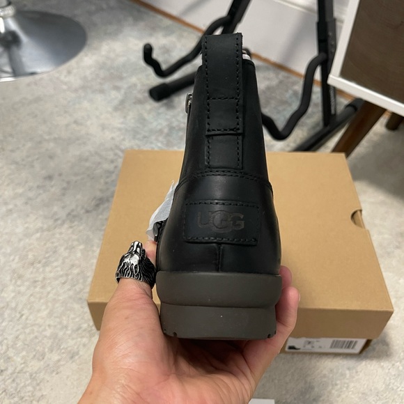 NIB Women’s Size 5 (Euro Sz 36) UGG Cheyne Zipper & Buckle Leather Ankle Boots - Picture 8 of 13